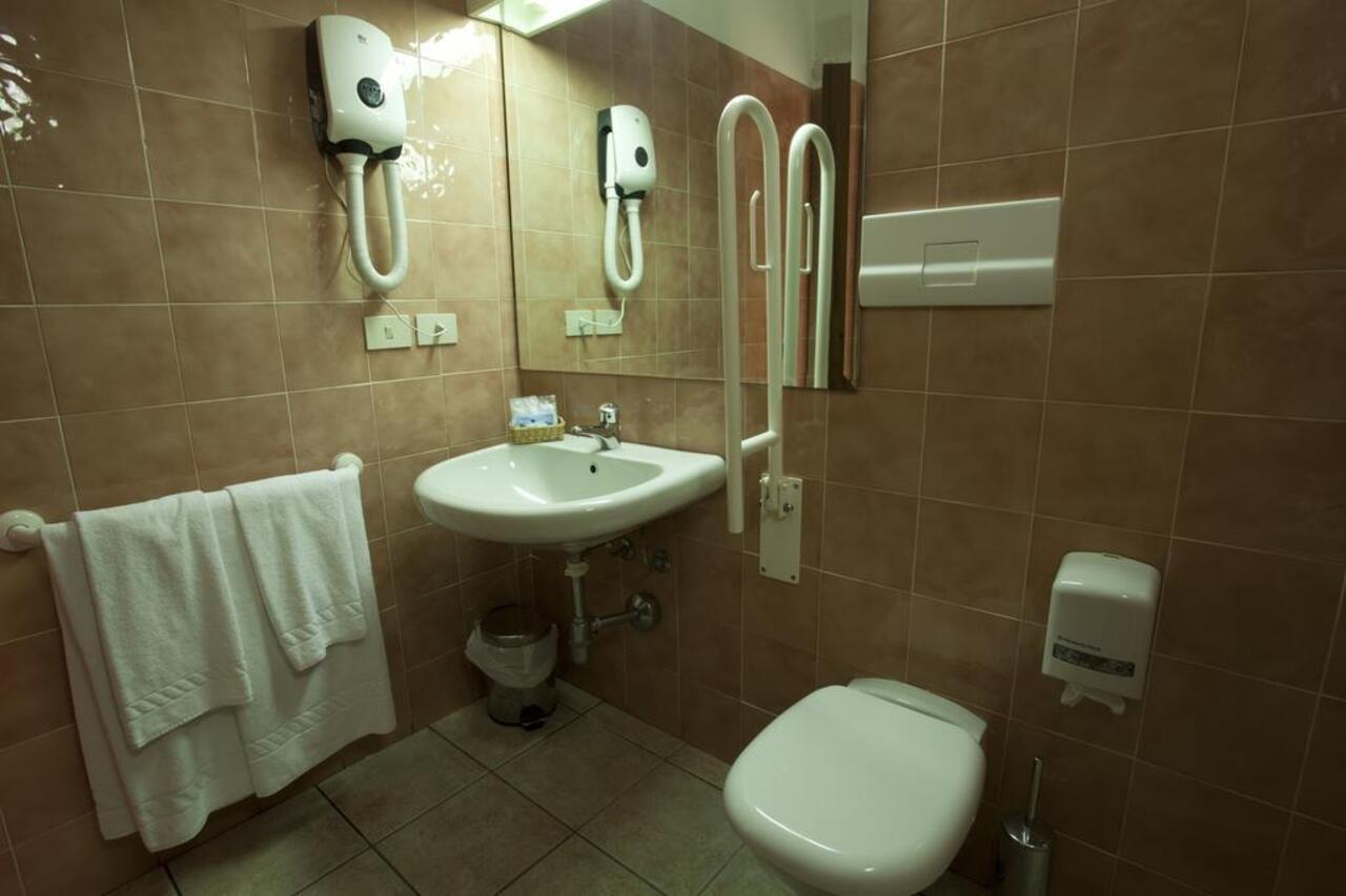 Hotel Moderno Ольбія Екстер'єр фото