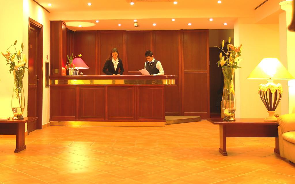 Hotel Moderno Ольбія Екстер'єр фото