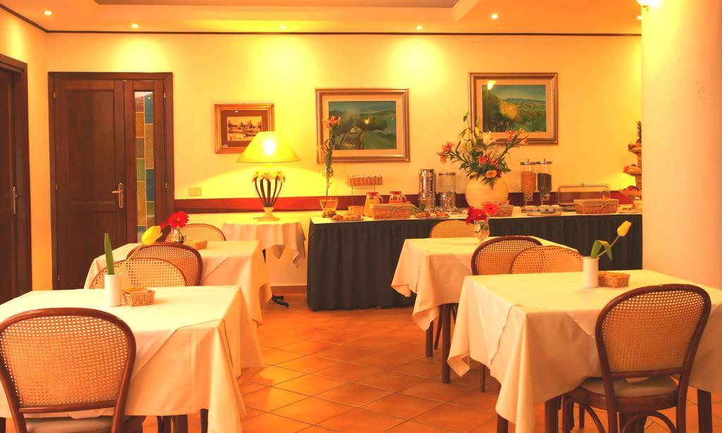 Hotel Moderno Ольбія Екстер'єр фото
