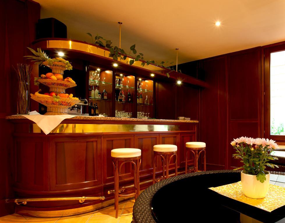 Hotel Moderno Ольбія Екстер'єр фото
