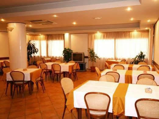 Hotel Moderno Ольбія Екстер'єр фото